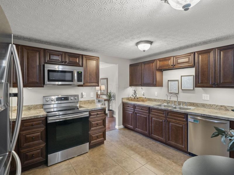 3556 Arnsby Road, Columbus, OH 43232 Photo 9