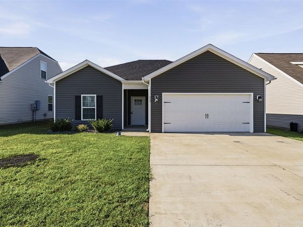 869 McFadin Station Street , Bowling Green, KY 42103