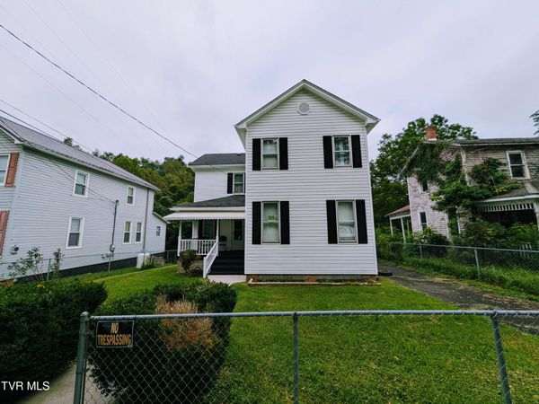 186 Triple Court Drive, Honaker, VA 24260
