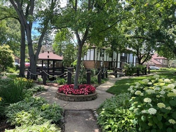 880 Johnstown Lane , Unit B, Wheaton, IL 60189