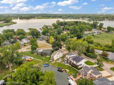 1025 Otter Avenue, Waterford Township, Mi 48328