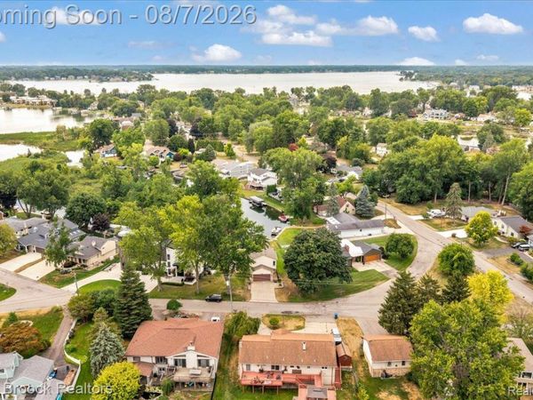 1025 Otter Avenue, Waterford Township, Mi 48328
