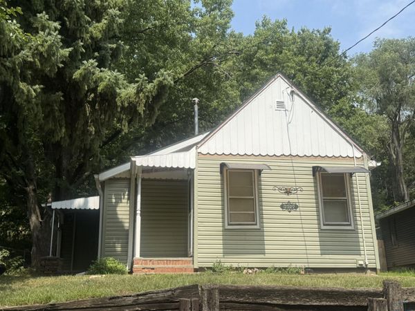 3327 Athlone Ave, Sioux City, IA 51105