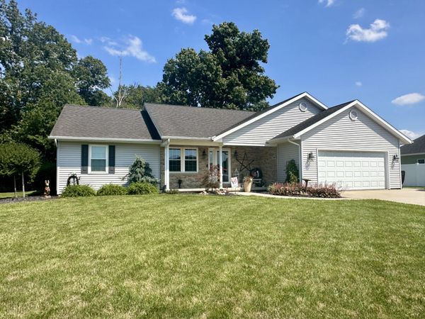 1906 Cinnamon Drive, Wapakoneta, OH 45895
