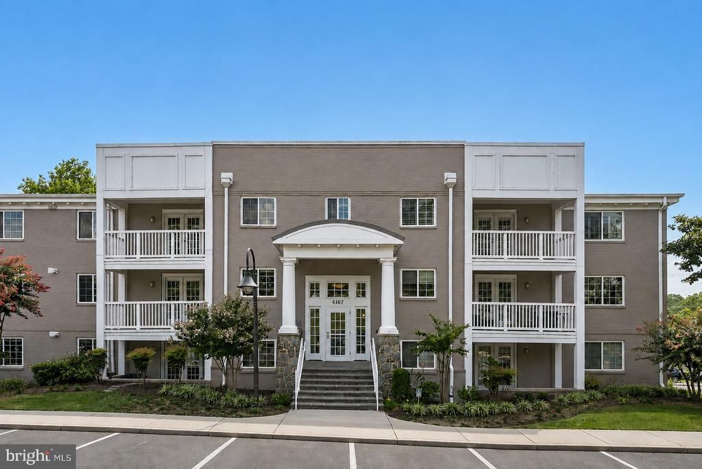 4167 S Four Mile Run Drive, Unit 301, Arlington, VA 22204 Main Photo