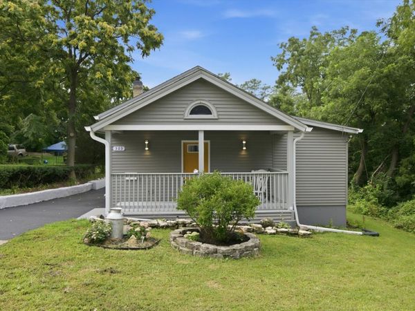 303 Dwight Street , Elgin, IL 60120