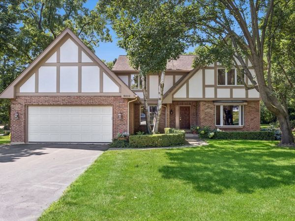 6402 Indian Head Court , Indian Head Park, IL 60525