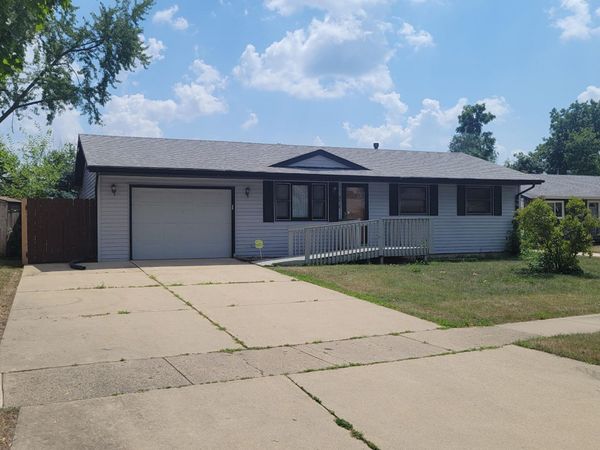 2019 BARNABY Drive, LOVES PARK, IL 61111