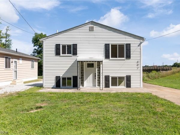 697 Ocean Avenue, Akron, OH 44310
