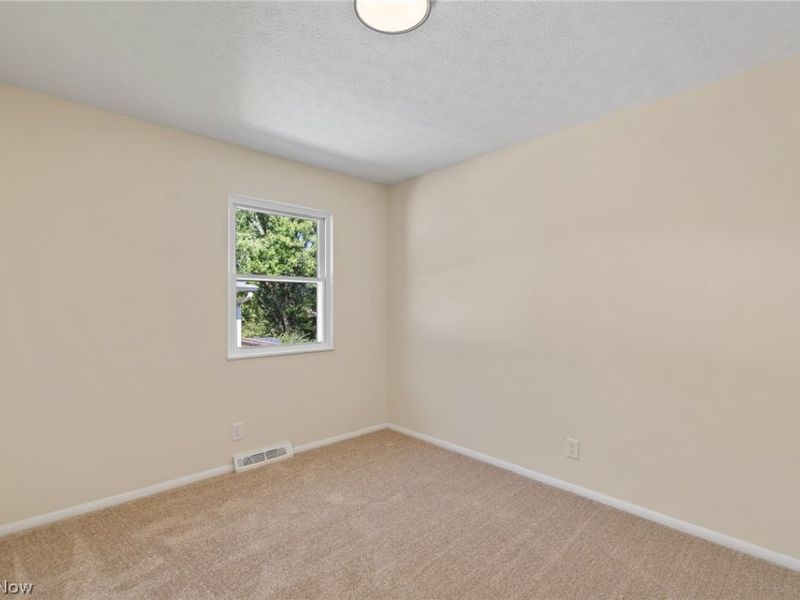 697 Ocean Avenue, Akron, OH 44310 Photo 14