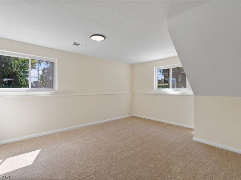 697 Ocean Avenue, Akron, OH 44310 Photo 19