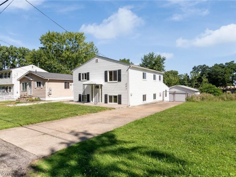 697 Ocean Avenue, Akron, OH 44310 Photo 2