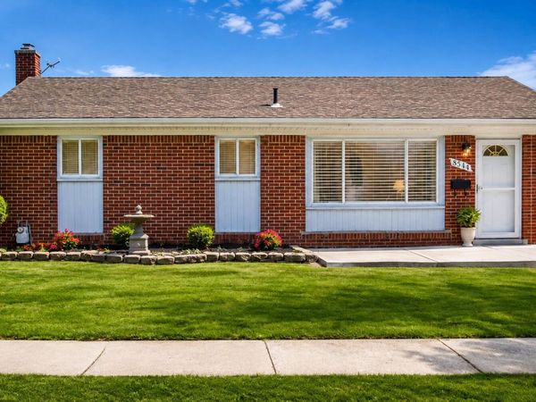 8544 Kinloch Street, Dearborn Heights, MI 48127