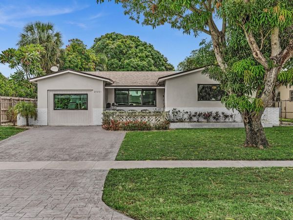2001 N 52ND Avenue, Hollywood, FL 33021