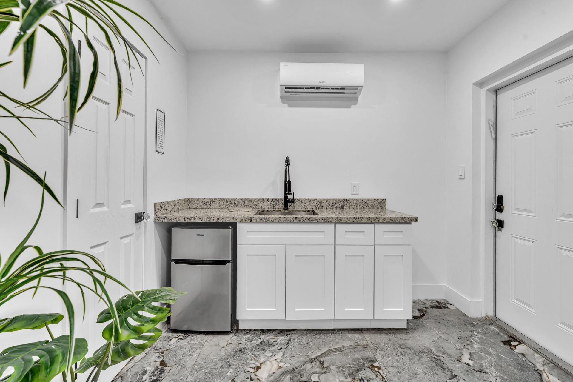 2001 N 52nd Avenue, Hollywood, FL 33021 Photo