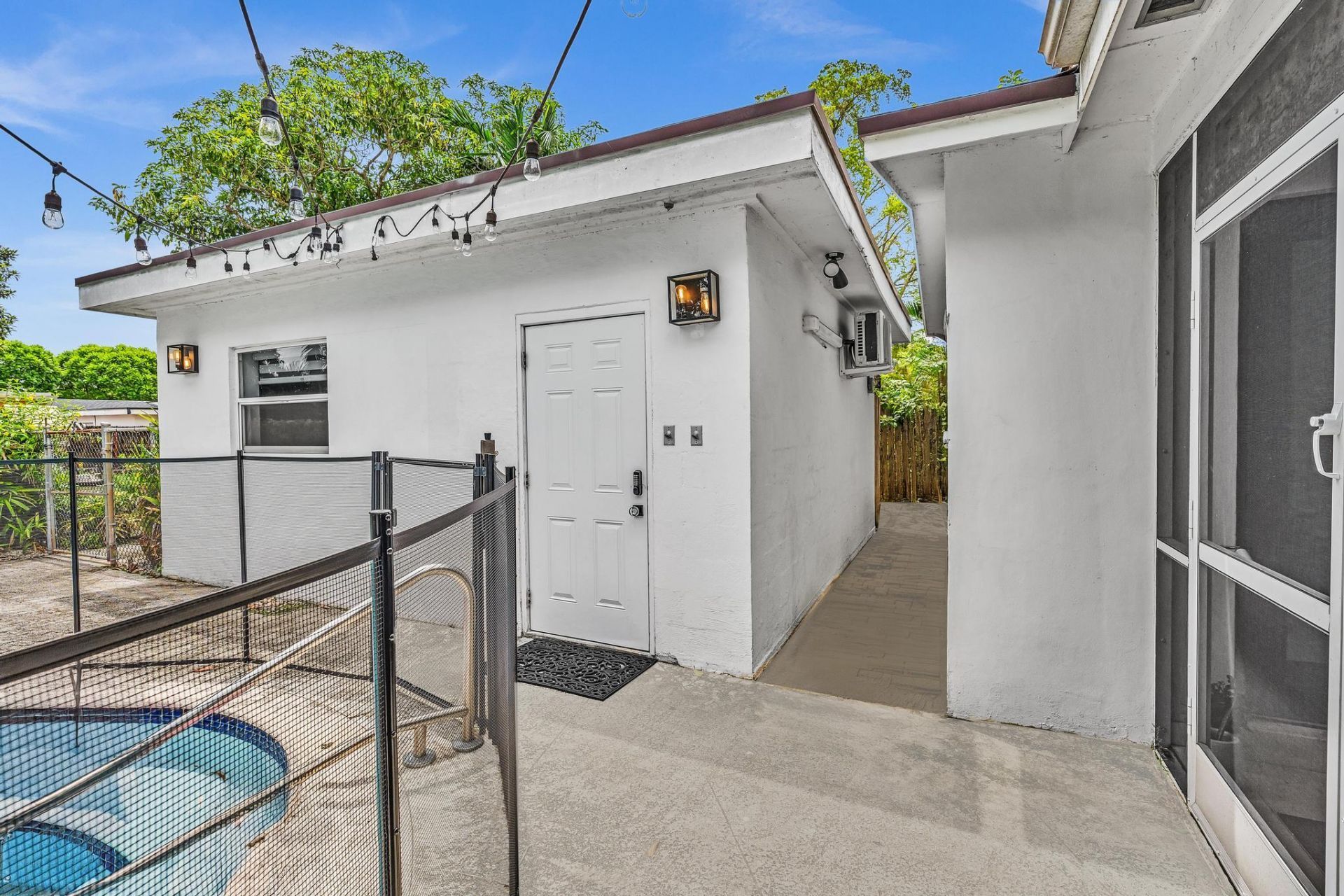 2001 N 52nd Avenue, Hollywood, FL 33021 Photo