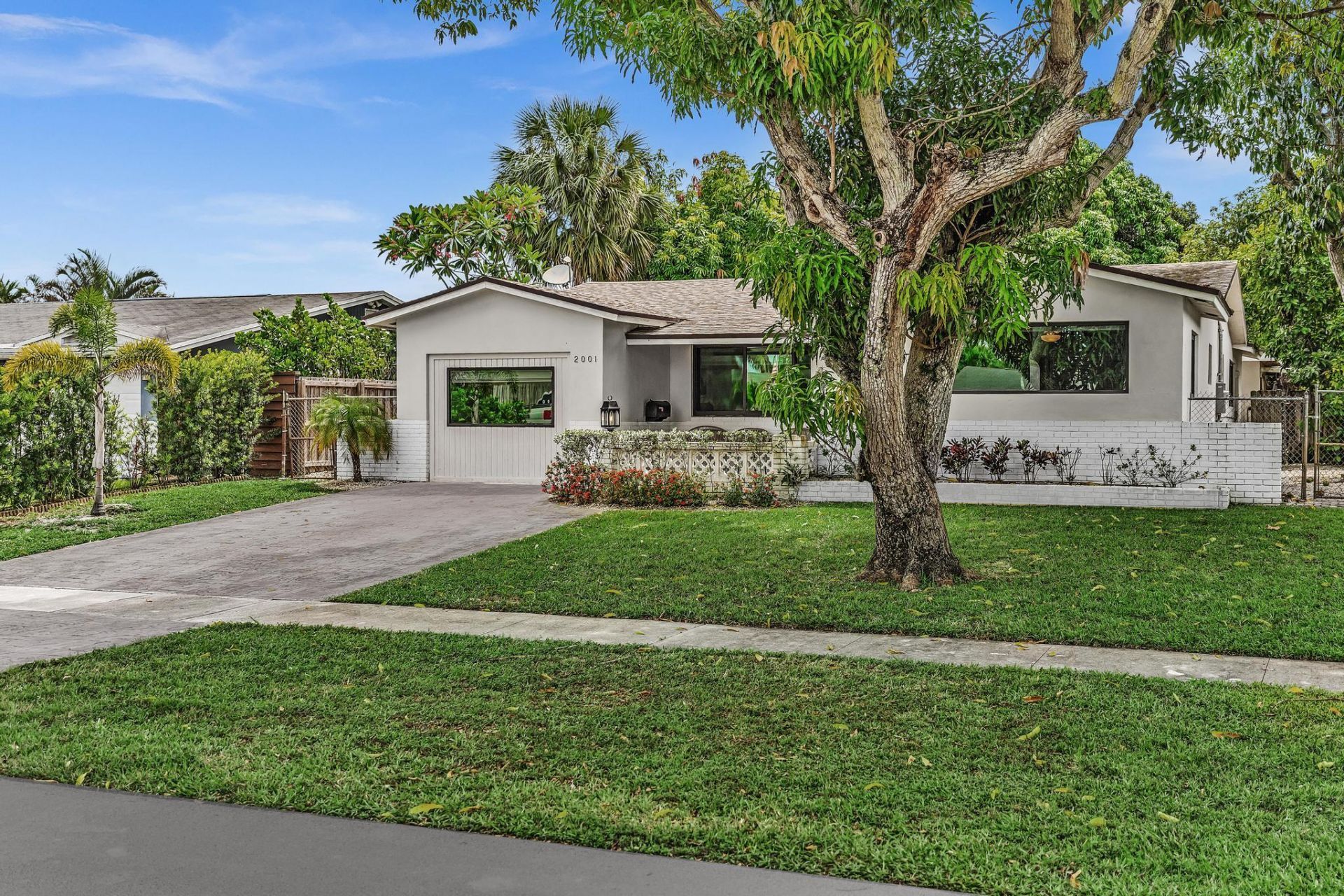 2001 N 52nd Avenue, Hollywood, FL 33021 Photo