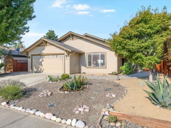 155 Country Hill Drive, Phoenix, OR 97535