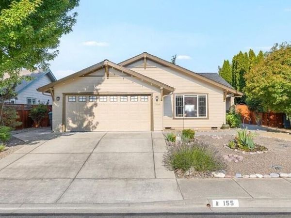 155 Country Hill Drive, Phoenix, OR 97535