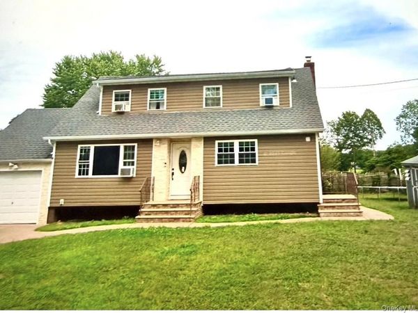 19 S 35th Street , Wyandanch, NY 11798