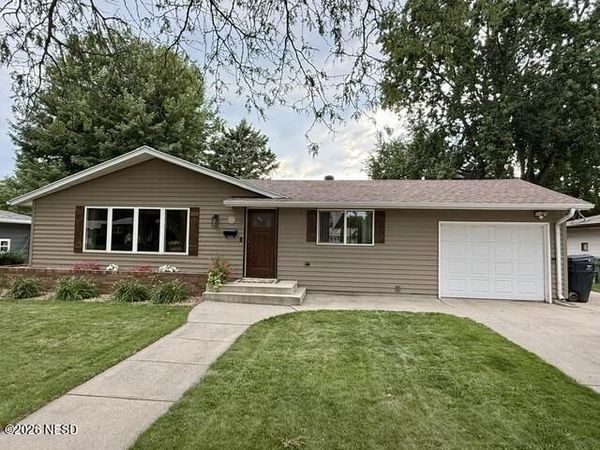 1249 2ND STREET NW, Watertown, SD 57201