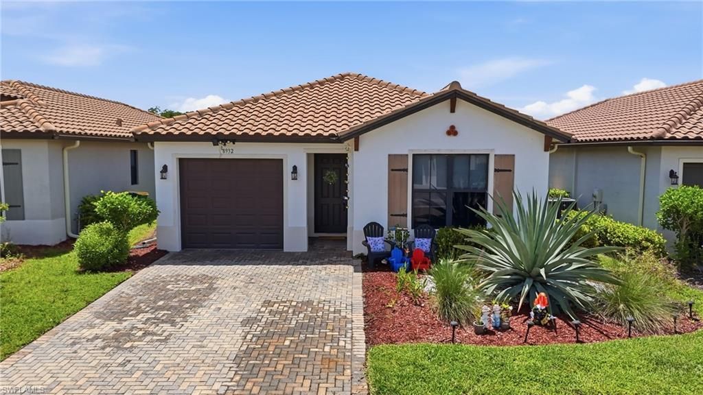 8932 Madrid Cir , Naples, FL 34104 Photo