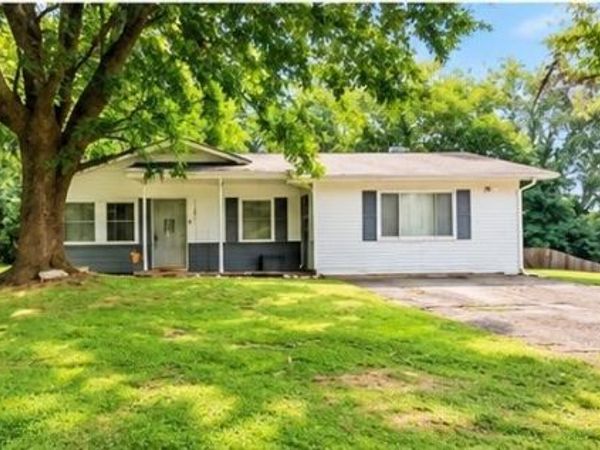 1612 Bradshaw Garden Rd, Knoxville, TN 37912