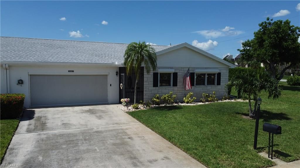 1527 Edgewater Cir, Fort Myers, FL 33919 Photo