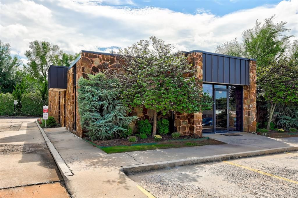 350 W Vandament Avenue, Yukon, OK 73099 Main Photo
