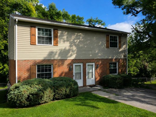 202 Marlou ST , Vinton, VA 24179