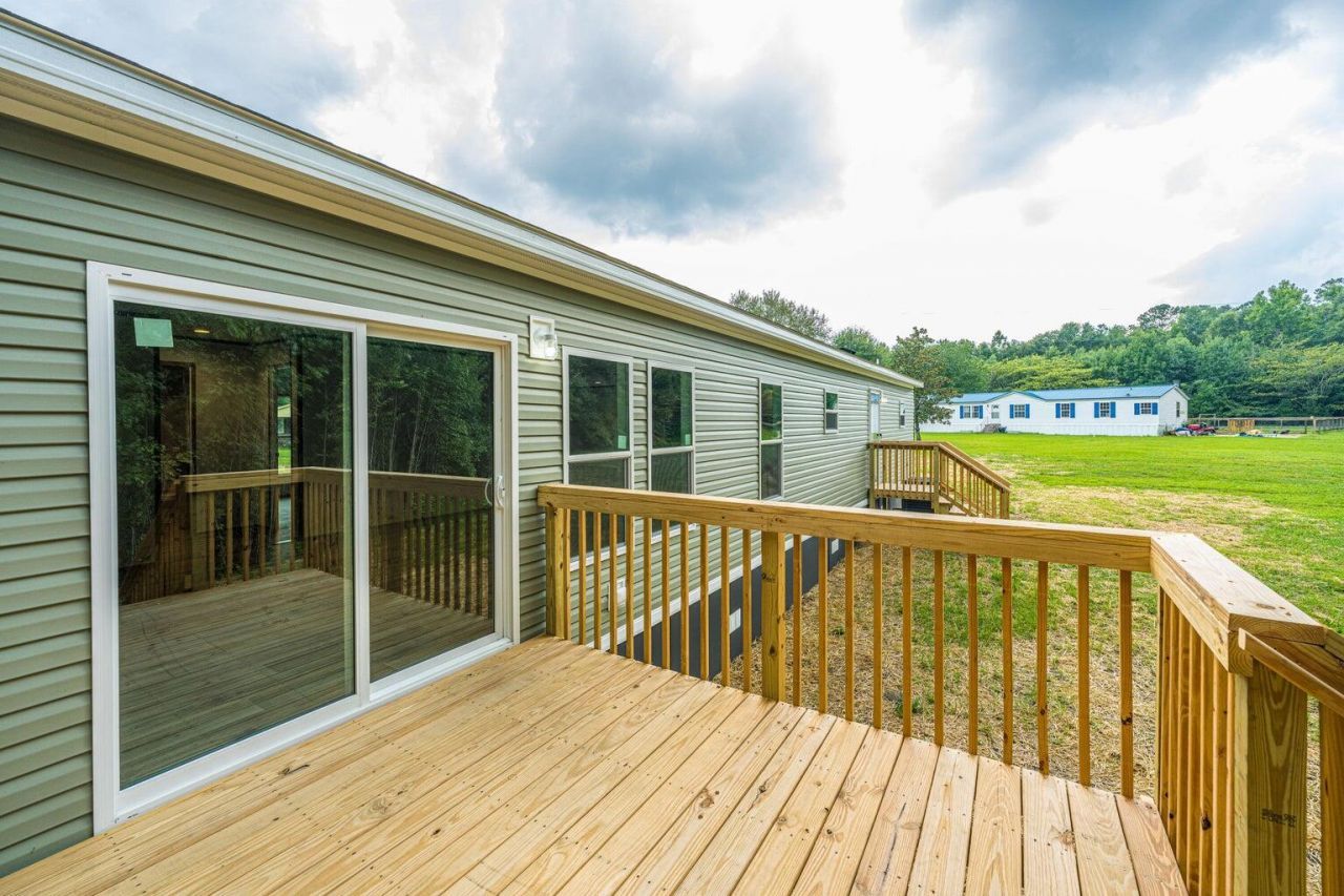 239 Belfast Avenue Photo 8