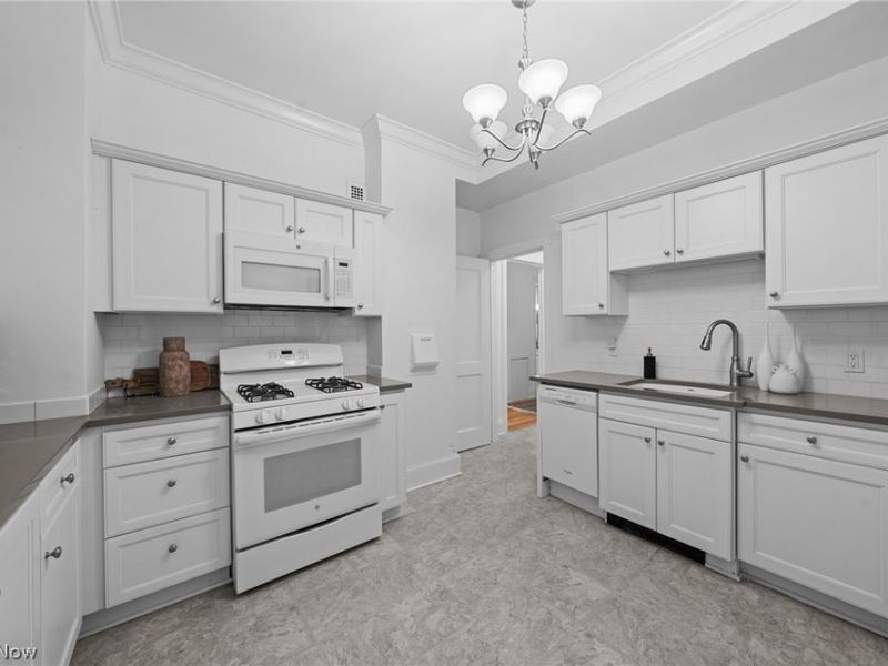 13605 Shaker Boulevard, Unit 2B, Cleveland, OH 44120 Photo 16
