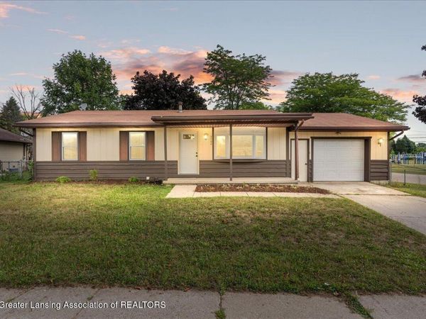 3700 Coachlight Common Street, Lansing, MI 48911