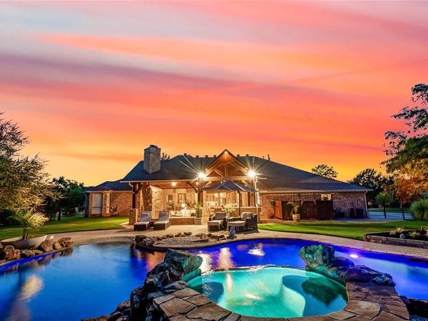 324 E Carruth Lane, Double Oak, TX 75077