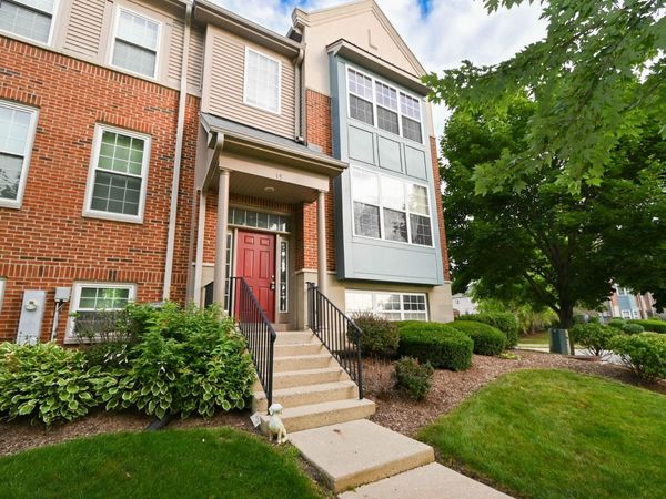 35 Thomas Court , Grayslake, IL 60030