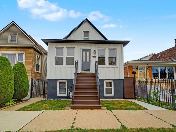 4852 W MELROSE Street , Chicago, IL 60641