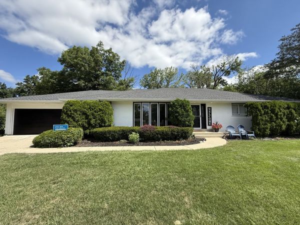 4 Yorkshire Drive , Lincolnshire, IL 60069