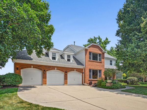 2917 Whispering Oaks Drive , Buffalo Grove, IL 60089
