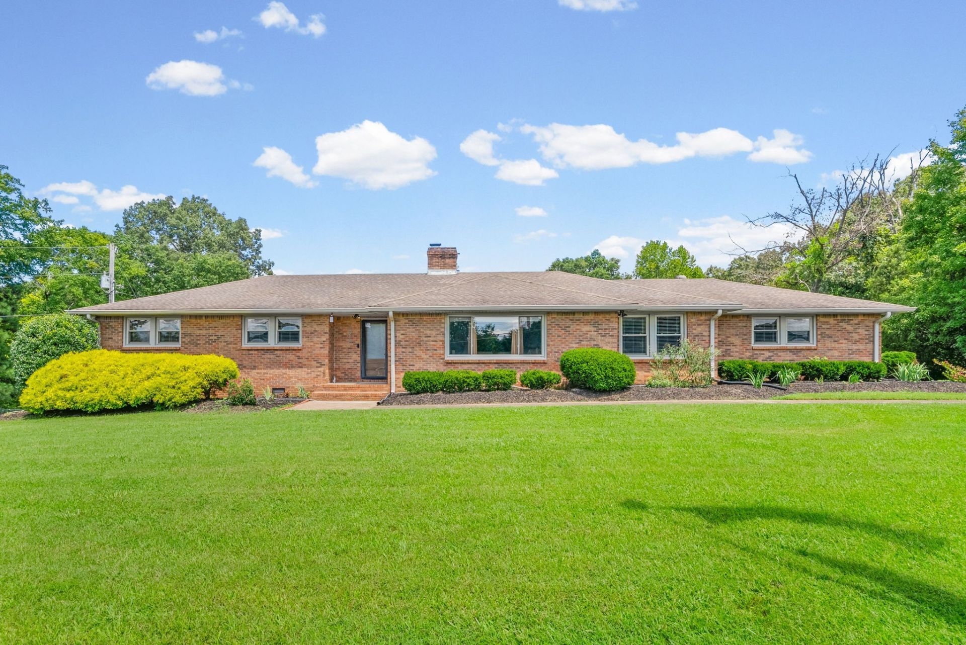 1939 Seven Mile Ferry Rd Clarksville, TN 37040