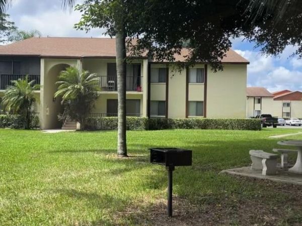 4849 SABLE PINE Circle, Unit B1, West Palm Beach, FL 33417