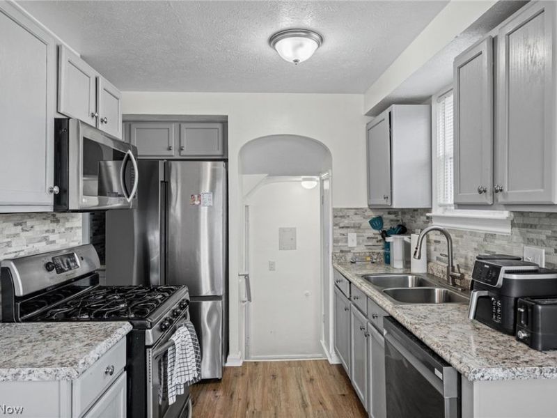16102 Talford Avenue, Cleveland, OH 44128 Photo 8