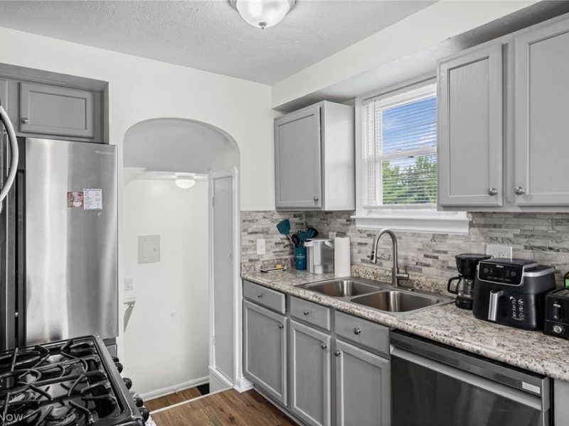 16102 Talford Avenue, Cleveland, OH 44128 Photo 9