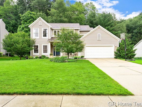 7436 Las Palmas Drive NE, Rockford, MI 49341