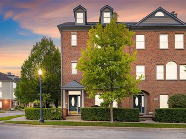 1614 Town Commons Drive, Howell, Mi 48855