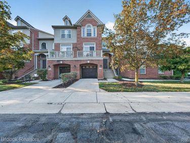 37508 Newburgh Park Circle, Livonia, Mi 48152