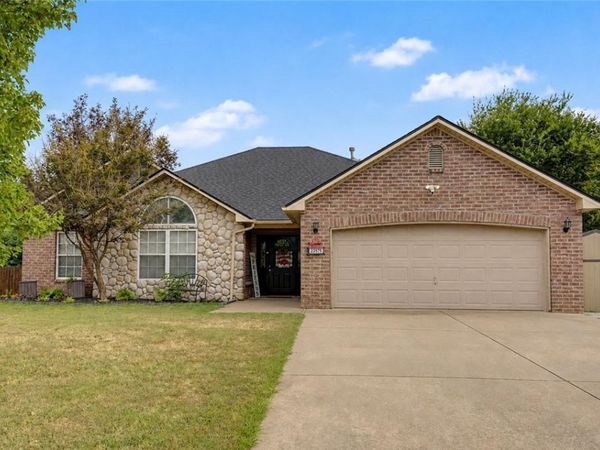 22575 Meadow Street , Siloam Springs, AR 72761