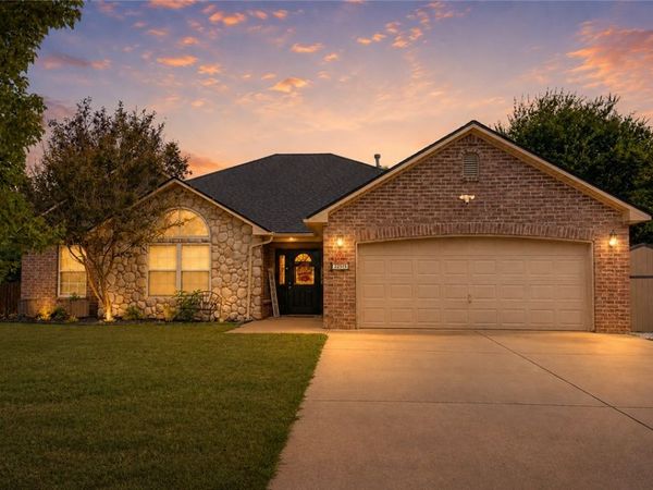 22575 Meadow Street , Siloam Springs, AR 72761