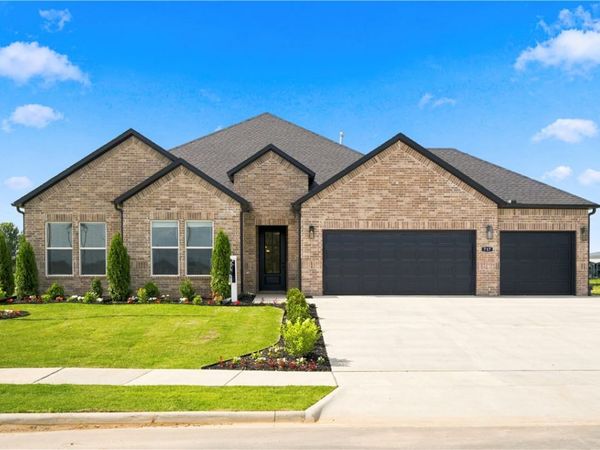 472 Renley Street , Tontitown, AR 72762