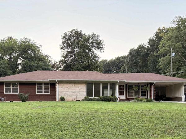 2307 Jackson Ave, Russellville, AL 35653