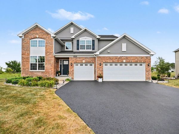 2221 Country Hills Drive , Yorkville, IL 60560